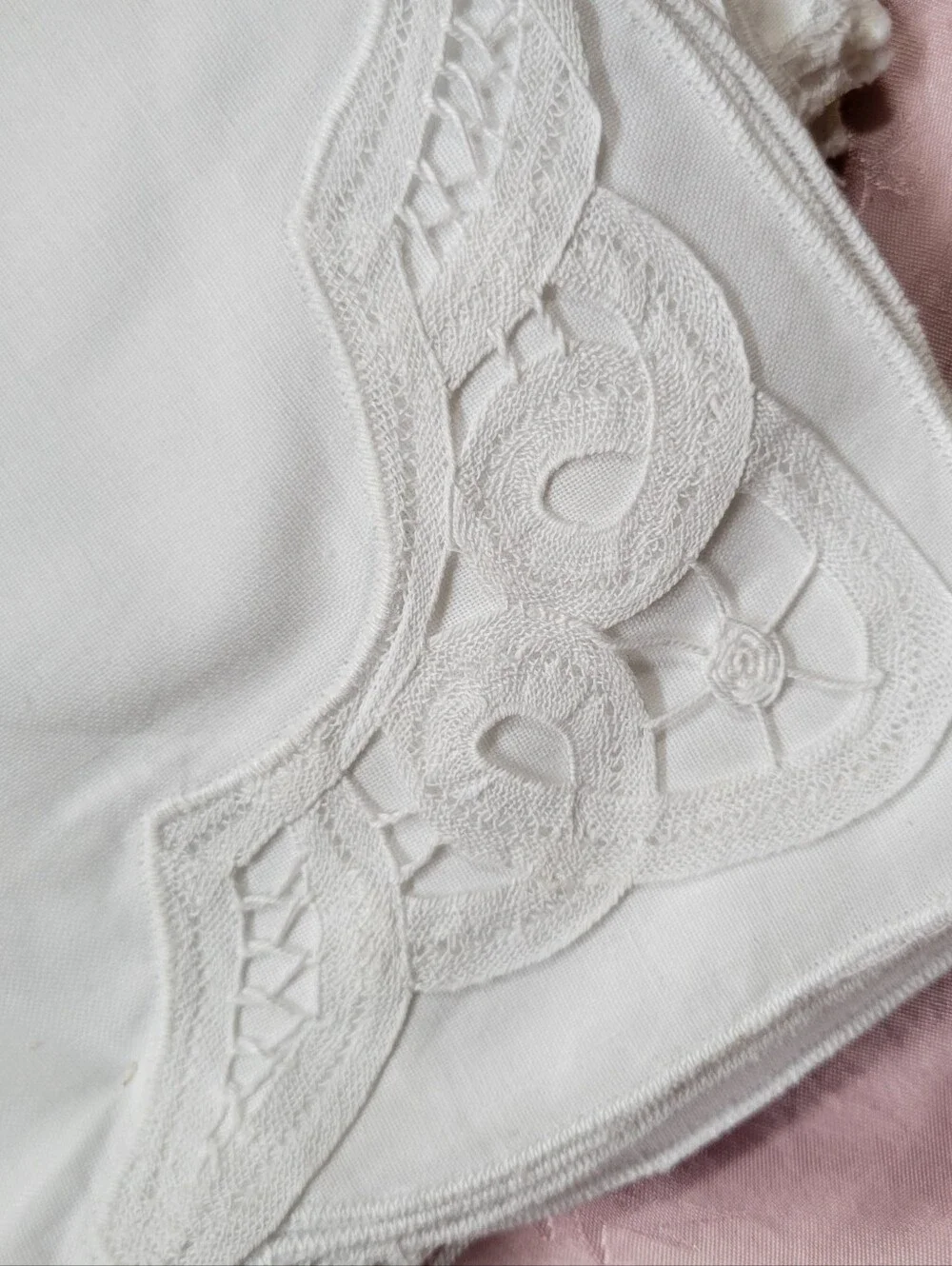 White Cotton Dinner Napkins Embroidered Lace Accent (12) Vintage? Unused